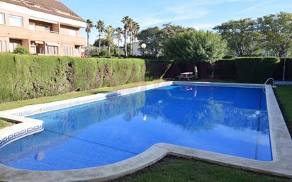 Piscina de Casa adosada en venda en Bétera