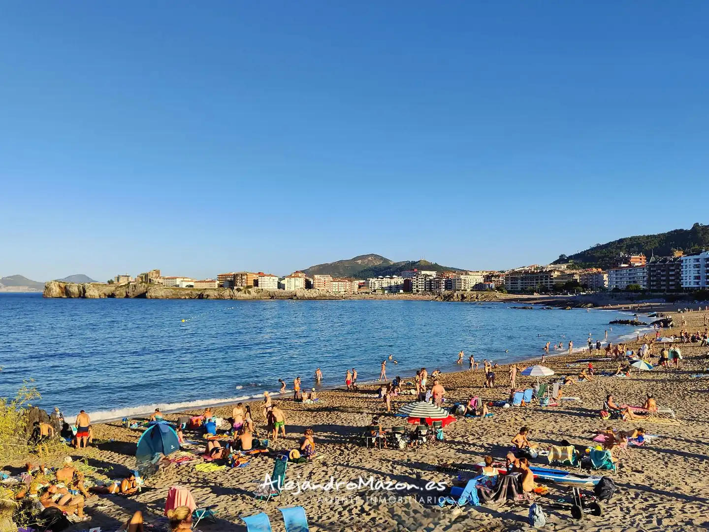 Vista exterior de Piso en venta en Castro-Urdiales con Calefacción, Parquet y Terraza