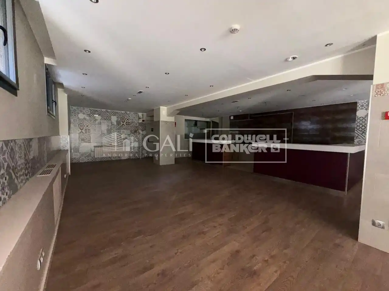 Local comercial de lloguer a Avenida Avinguda de Fiter i Rossell 33