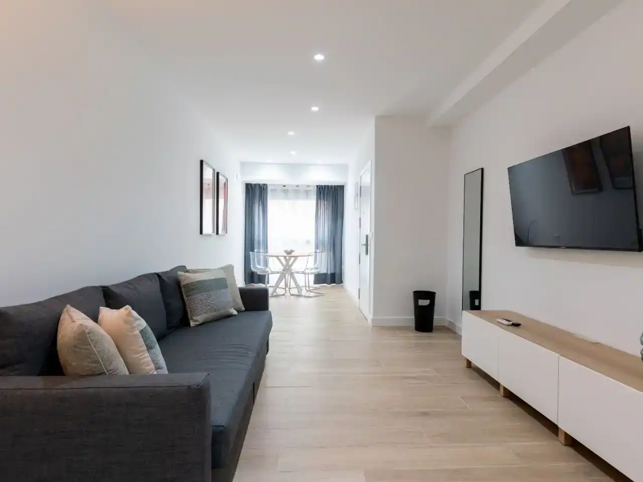 Sala d'estar de Apartament de lloguer en  Sevilla Capital amb Aire condicionat