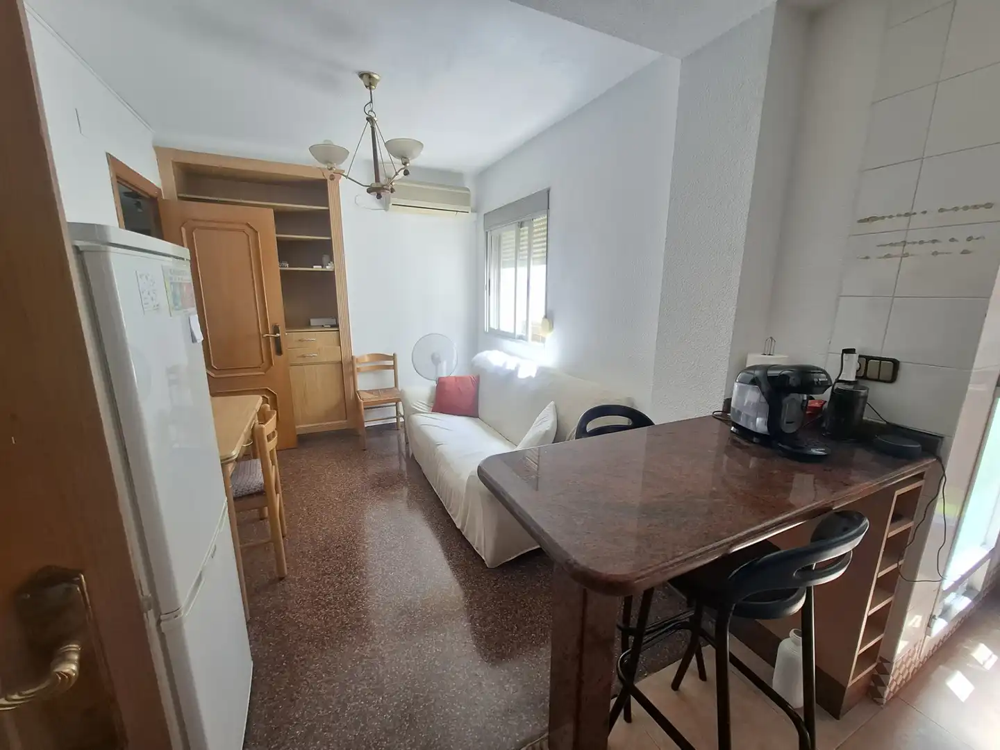 Living room of Flat for sale in Valencia  with Air Conditioner, Furnished and Oven