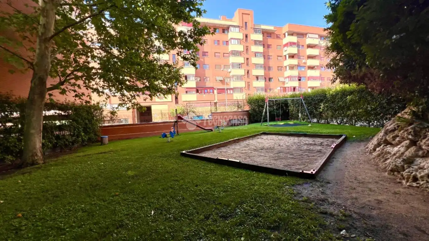 Garden of Flat for sale in Madrid  with Air Conditioner, Heating and Parquet flooring