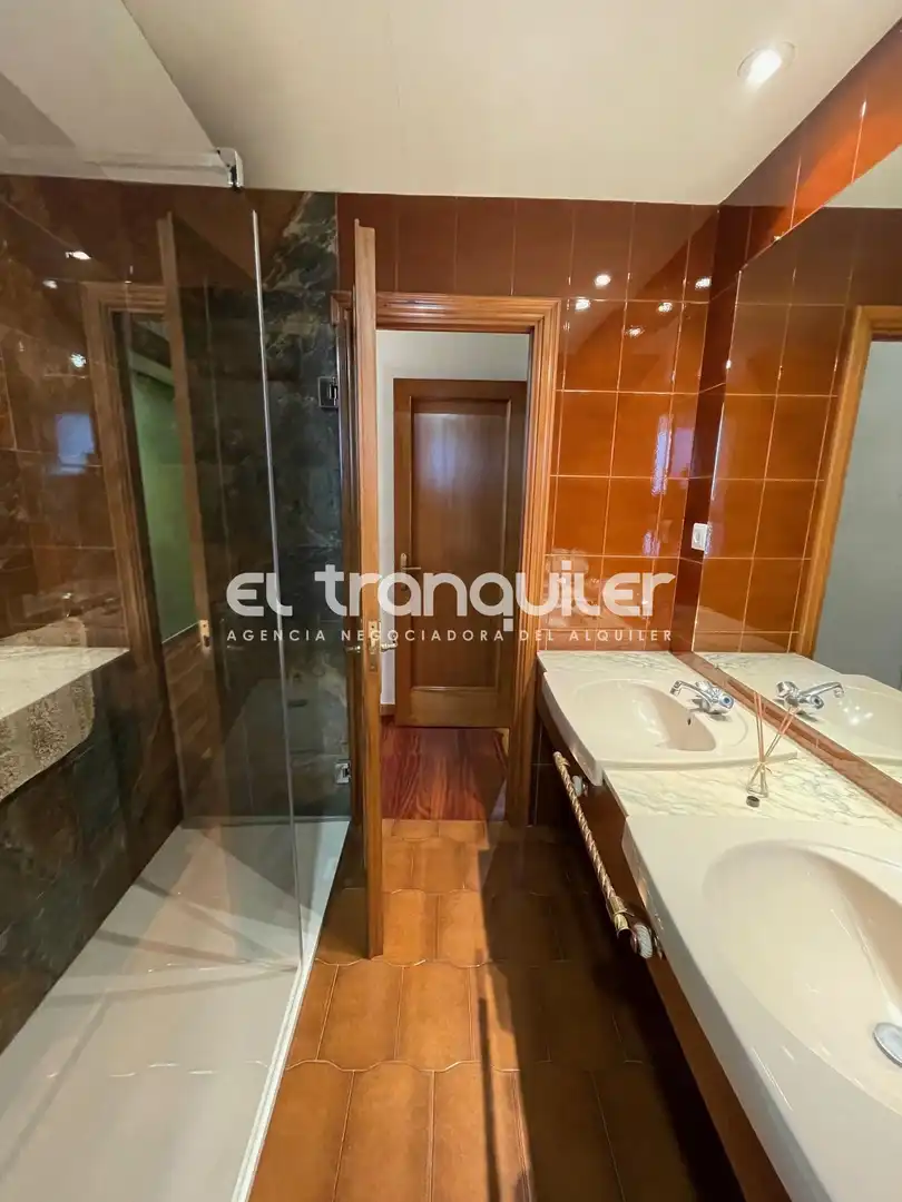 Badezimmer von Haus oder Chalet zur Miete in Fuente del Fresno mit Privatgarten, Schwimmbad und Möbliert