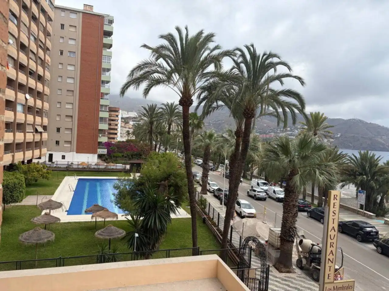 Vista exterior de Apartamento en venta en Almuñécar con Terraza, Amueblado y Piscina comunitaria