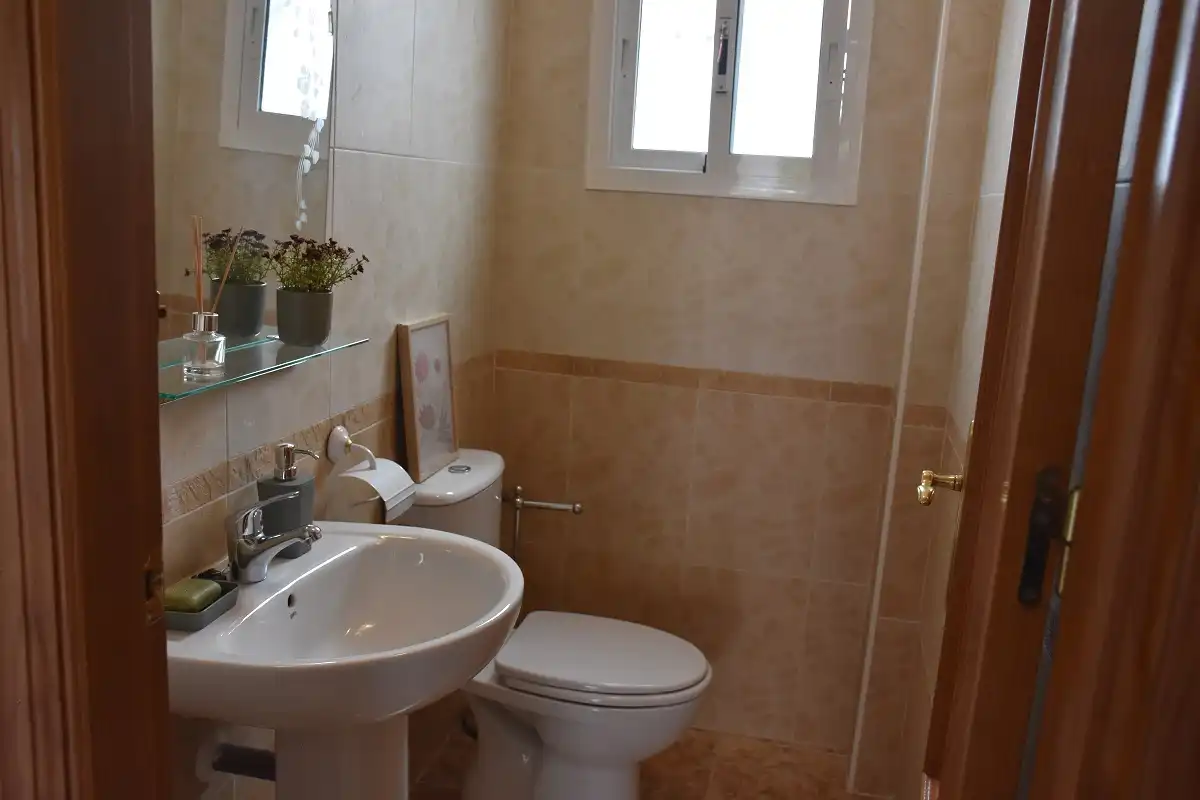 Baño de Dúplex en venta en Orihuela con Terraza, Piscina y Amueblado