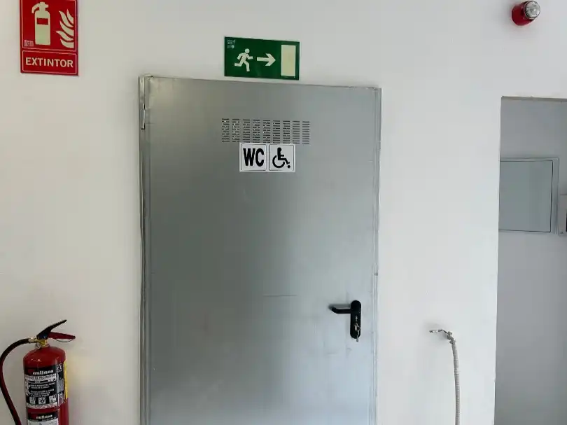Baño de Trastero de alquiler en Móstoles con Alarma