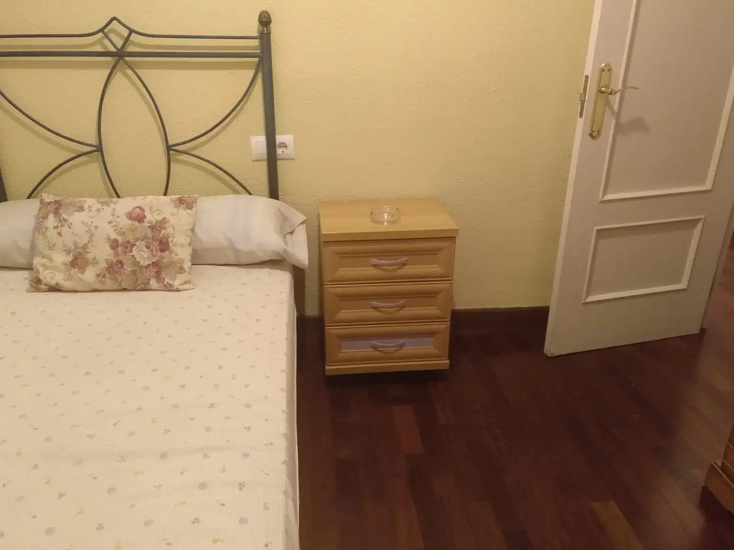 Habitación de Piso de alquiler en Sevilla con Aire acondicionado, Amueblado y Horno