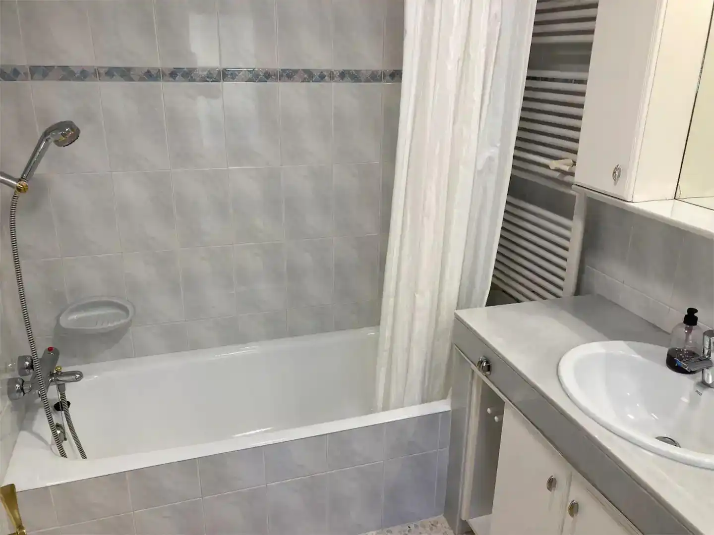 Badezimmer von Wohnung zur Miete in Dénia mit Klimaanlage, Privatgarten und Schwimmbad