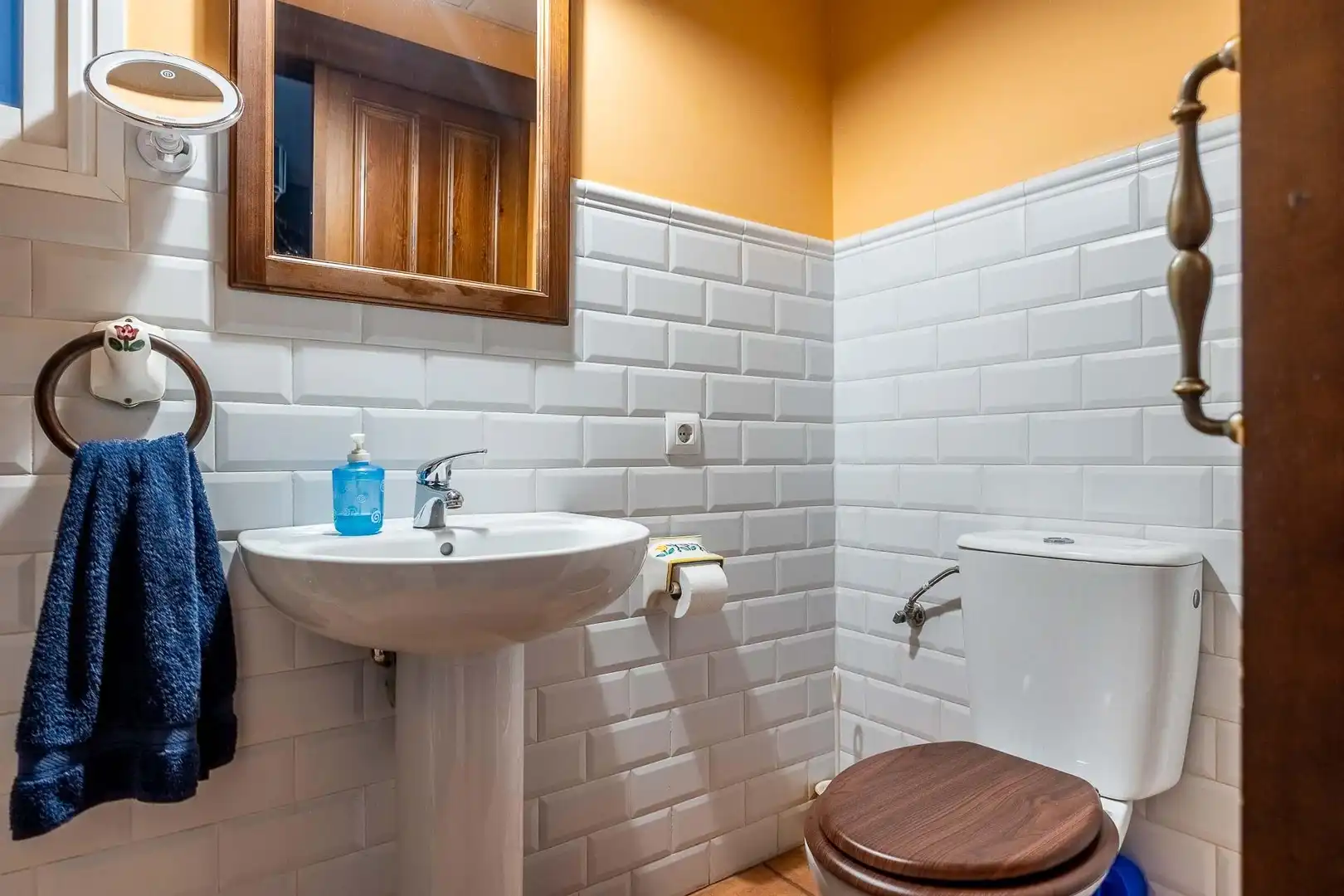 Baño de Casa adosada en venta en Almensilla con Aire acondicionado, Calefacción y Jardín privado