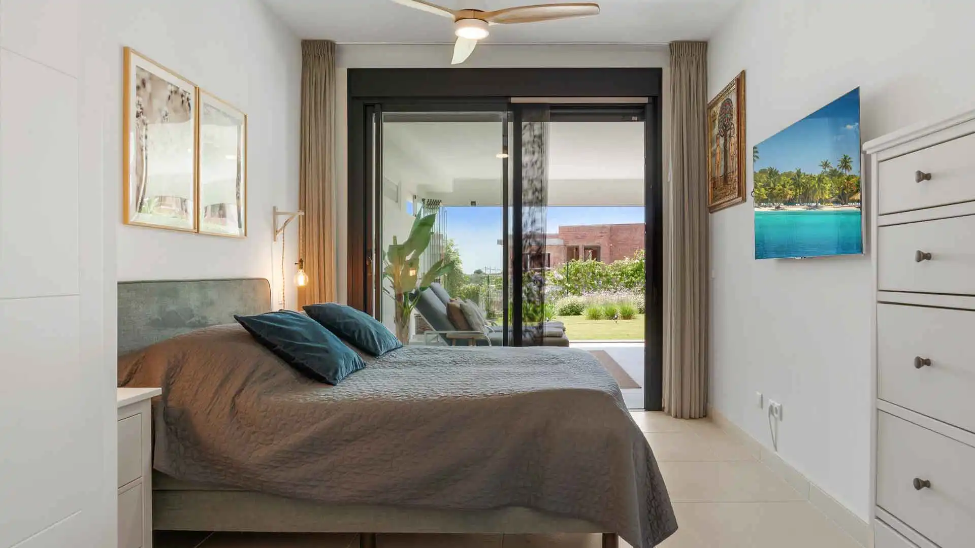Habitación de Apartamento en venta en Estepona con Aire acondicionado, Jardín privado y Terraza