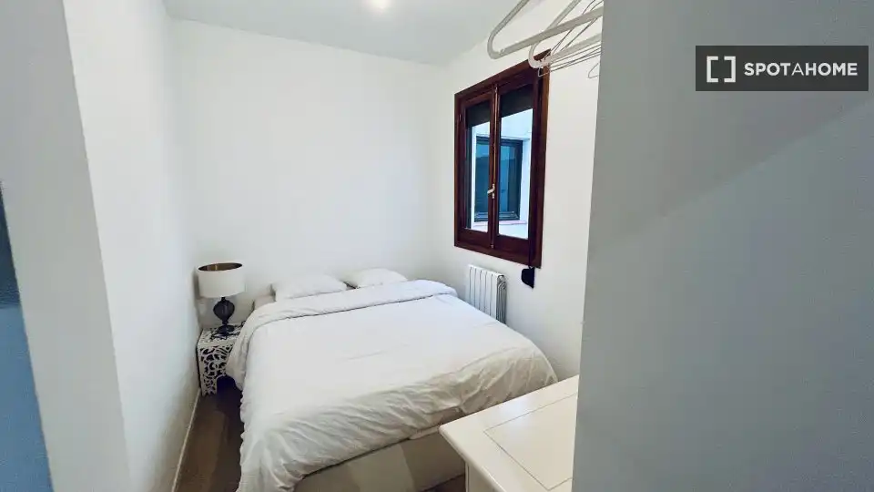 Dormitori de Apartament per a compartir en Madrid amb Aire condicionat, Calefacció i Terrassa