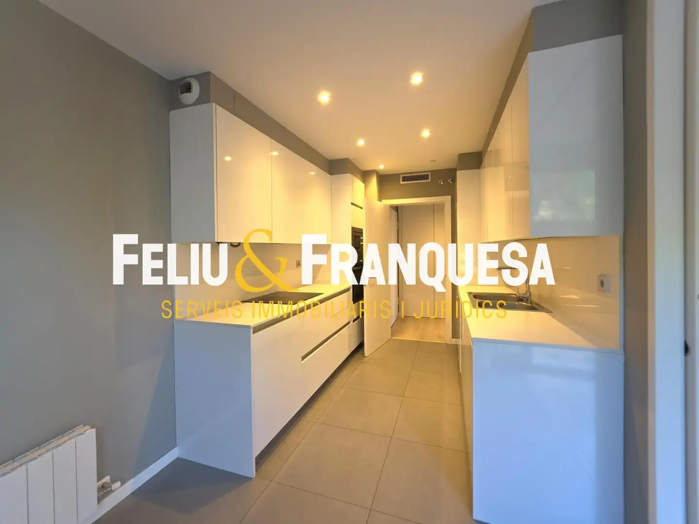 Cocina de Piso en venta en Sant Cugat del Vallès con Calefacción, Jardín privado y Terraza