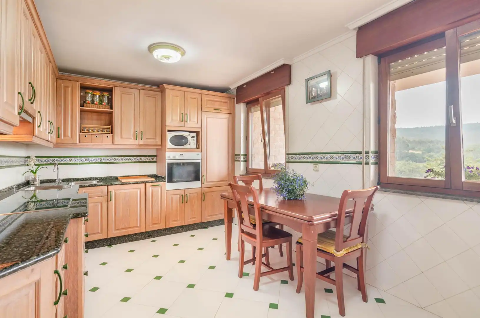 Cocina de Casa o chalet en venta en Pravia con Calefacción, Jardín privado y Parquet