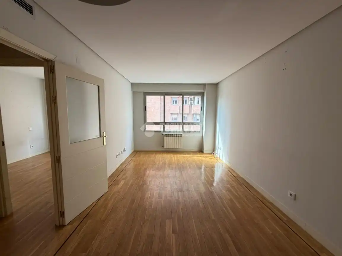 Schlafzimmer von Wohnung zur Miete in Madrid mit Klimaanlage, Heizung und Terrasse