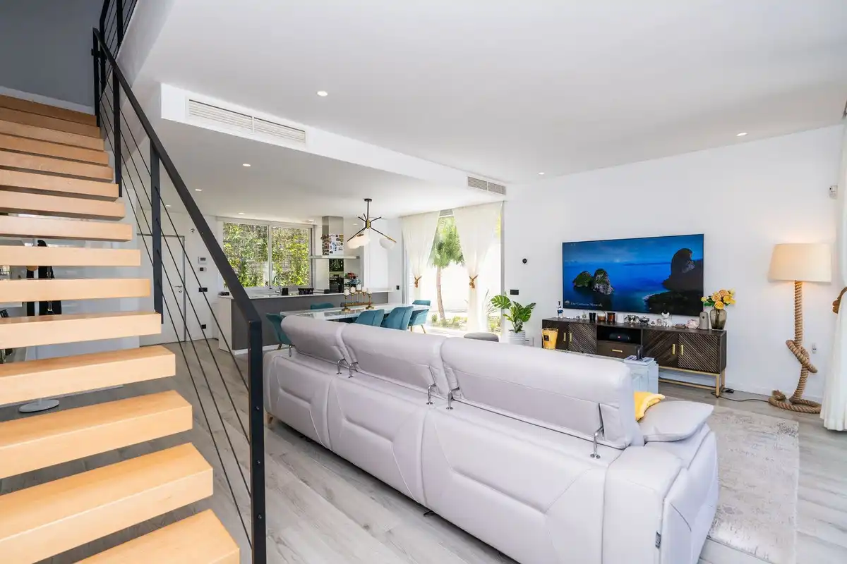 Living room of Commercial properties for sale in Estepona