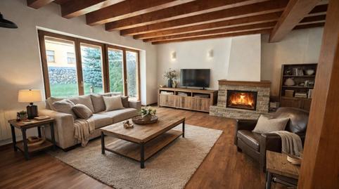 Foto 2 de Casa adosada en venta en Calle Barcelona, Bellver de Cerdanya, Lleida