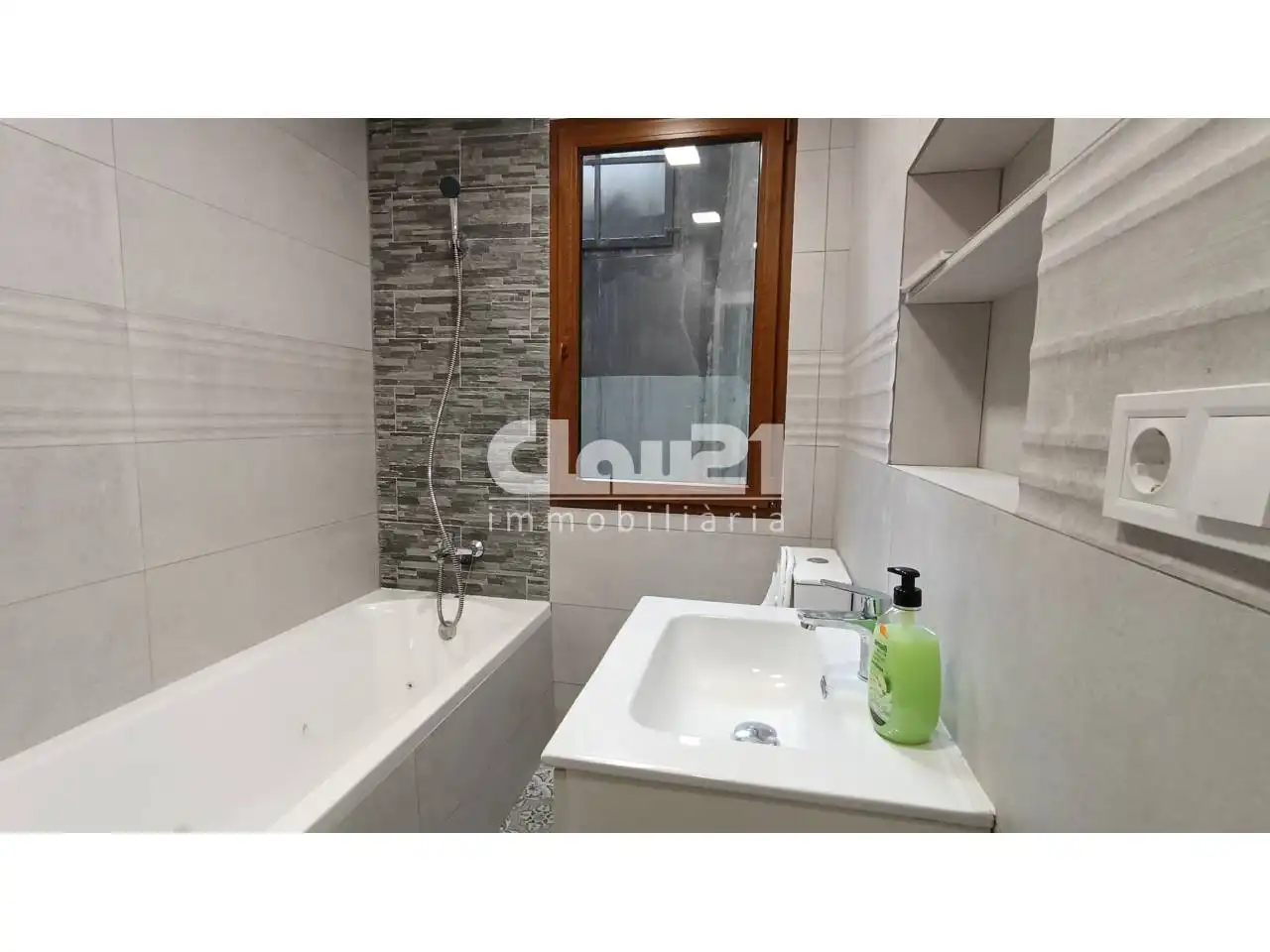 Baño de Piso en venta en Berga con Aire acondicionado y Terraza