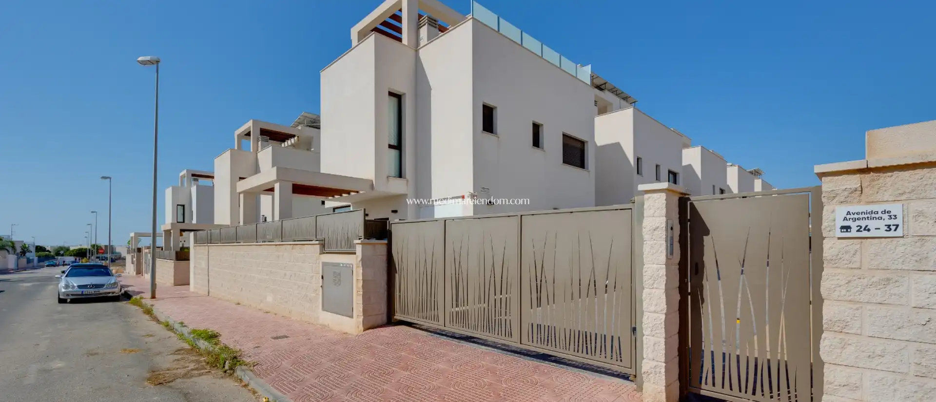 Vista exterior de Casa o xalet en venda en Rojales amb Aire condicionat, Calefacció i Jardí privat
