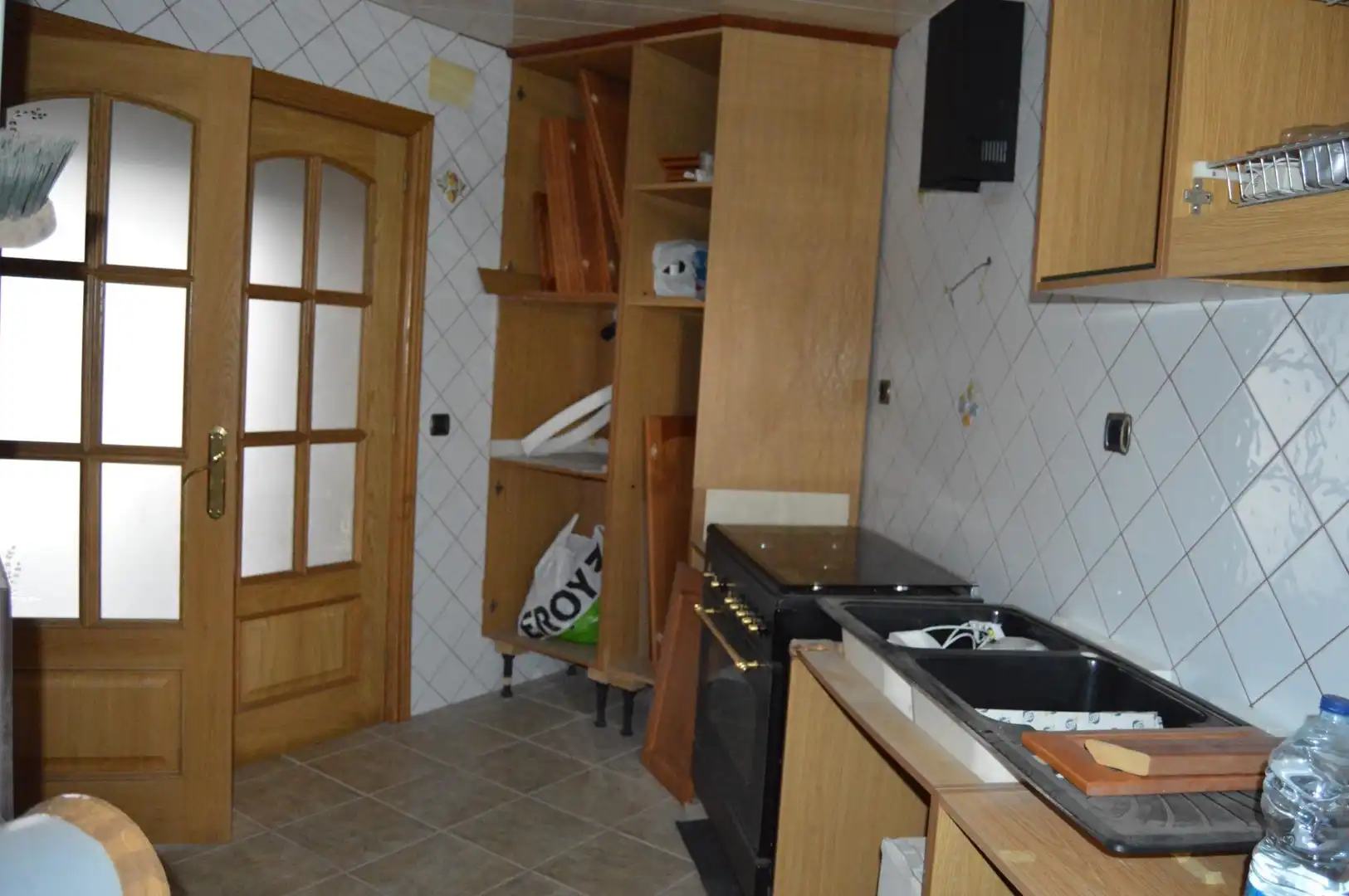 Cuina de Casa o xalet en venda en Torrelles de Llobregat amb Balcó