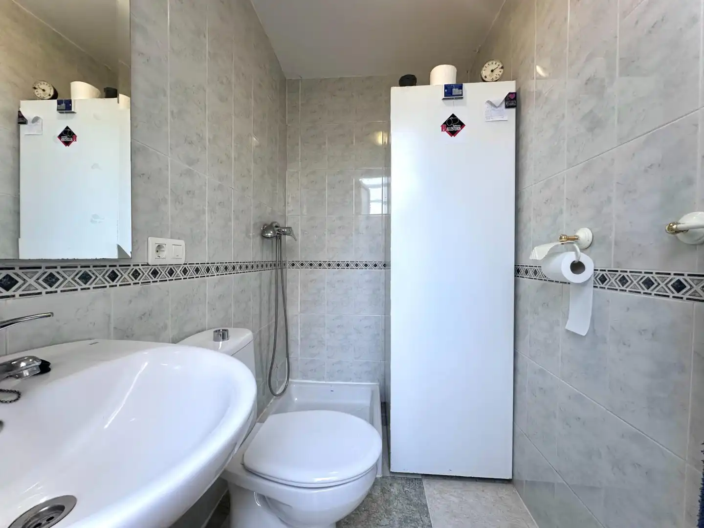 Baño de Casa adosada en venta en Fuente Vaqueros con Aire acondicionado, Calefacción y Terraza