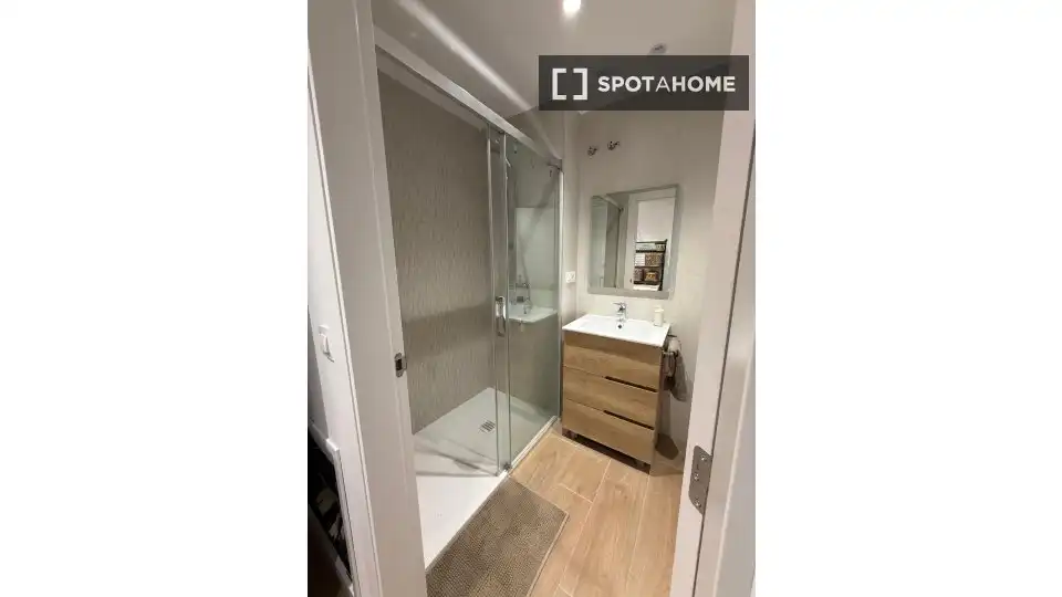 Baño de Piso de alquiler en Paterna con Aire acondicionado, Calefacción y Amueblado