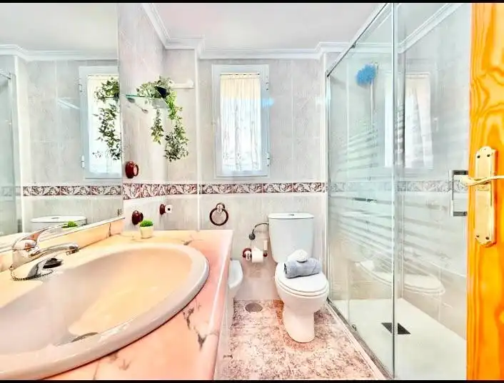 Bany de Apartament de lloguer en San Pedro del Pinatar amb Aire condicionat, Moblat i Rentadora