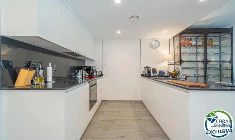 Cuina de Apartament en venda en Roses amb Calefacció i Moblat