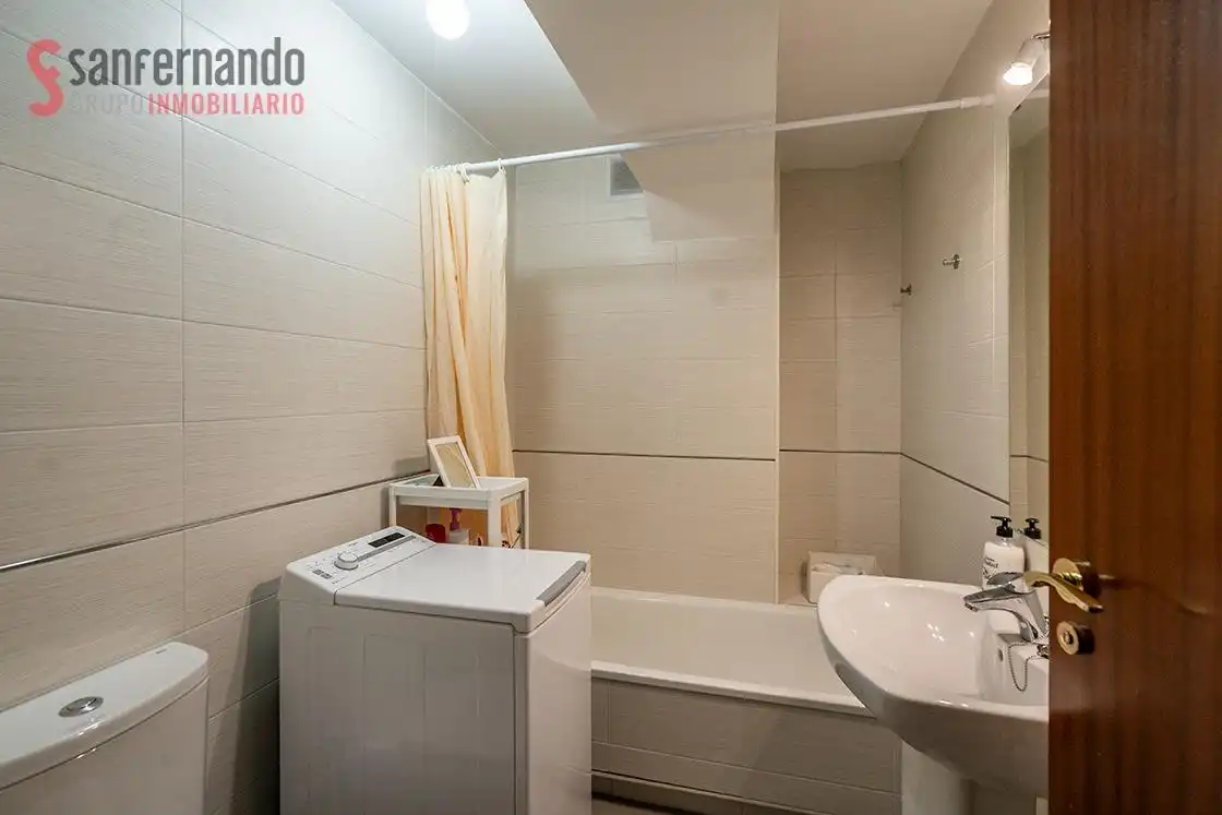 Baño de Apartamento en venta en Torrelavega  con Calefacción, Amueblado y Balcón