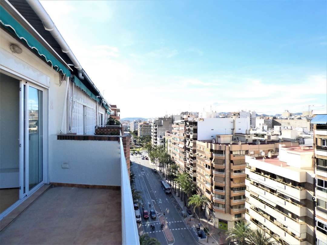 Vista exterior de Àtic de lloguer en Alicante / Alacant amb Aire condicionat, Calefacció i Terrassa