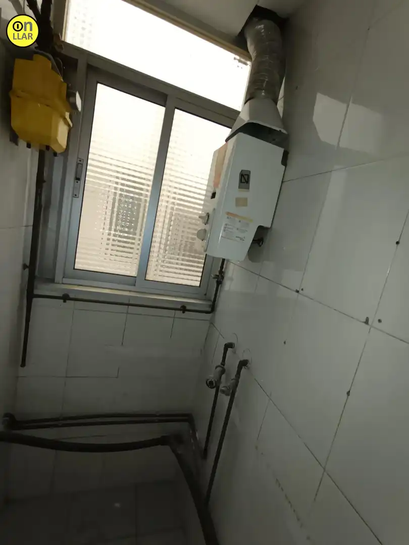 Bany de Pis en venda en Ripollet amb Terrassa i Balcó