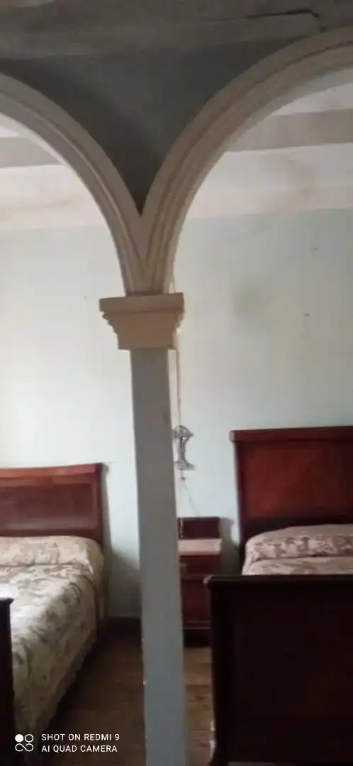 Casa adosada en venda en Cármenes amb Balcó