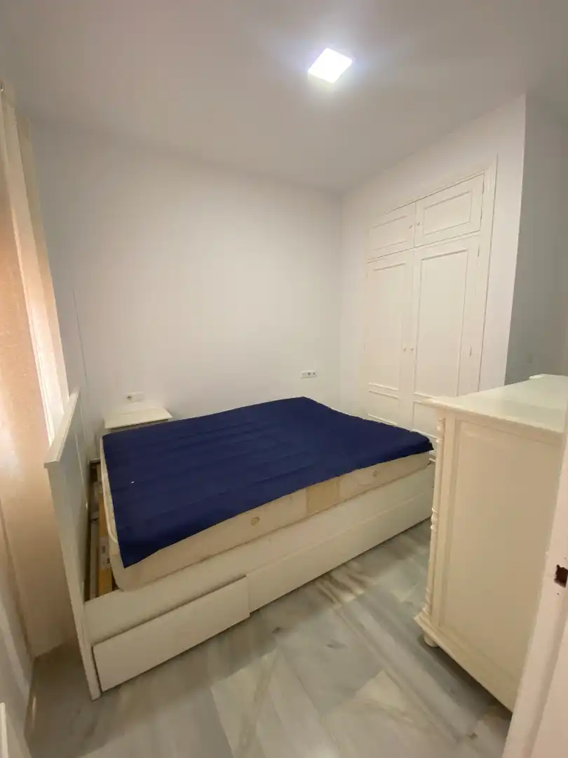 Dormitori de Apartament de lloguer en Málaga amb Aire condicionat, Moblat i Rentadora