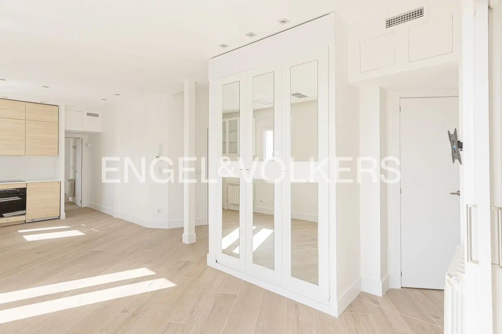 Flat for rent in Madrid  with Air Conditioner and Heating