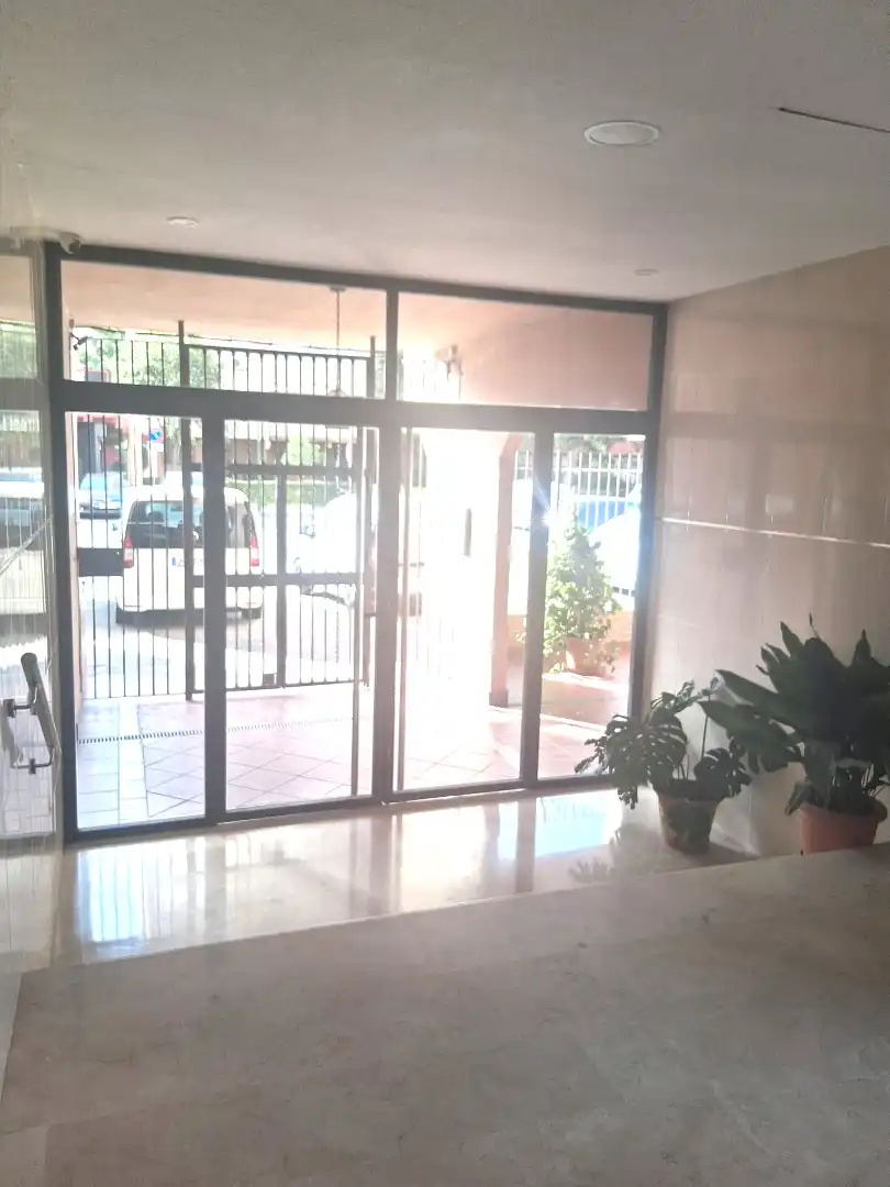Wohnung zur Miete in Sevilla mit Klimaanlage, Terrasse und Waschmaschine
