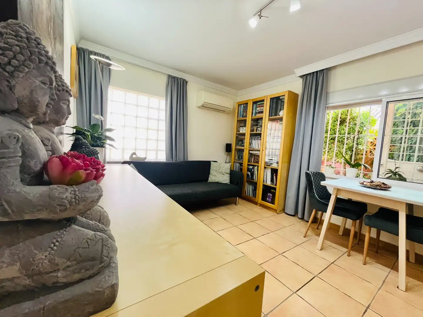 Sala de estar de Casa o chalet en venta en Fuengirola con Aire acondicionado, Jardín privado y Terraza