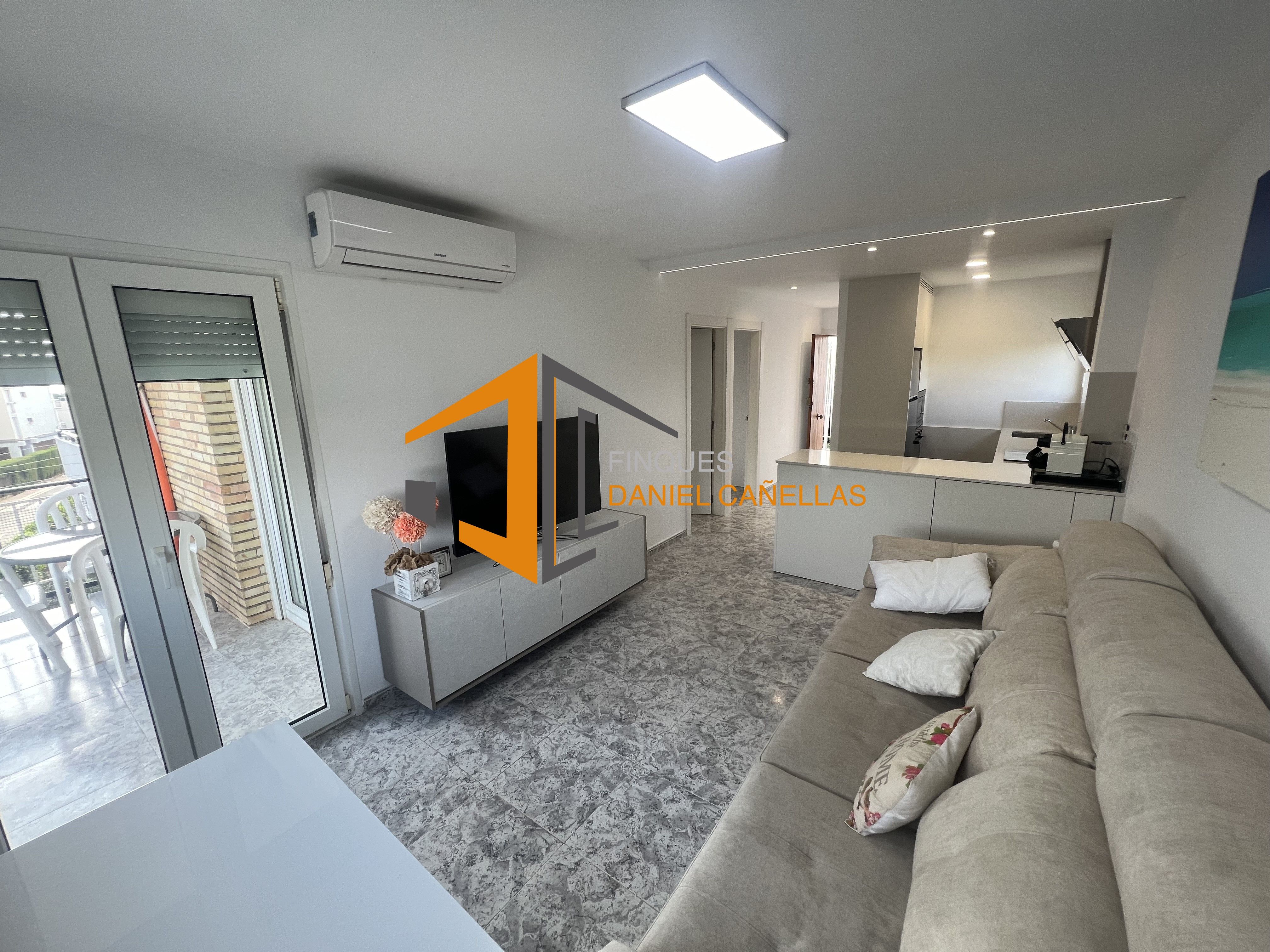 Sala d'estar de Pis en venda en Cambrils amb Aire condicionat, Moblat i Forn