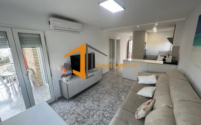 Living room of Flat for sale in Cambrils  with Air Conditioner, Furnished and Oven