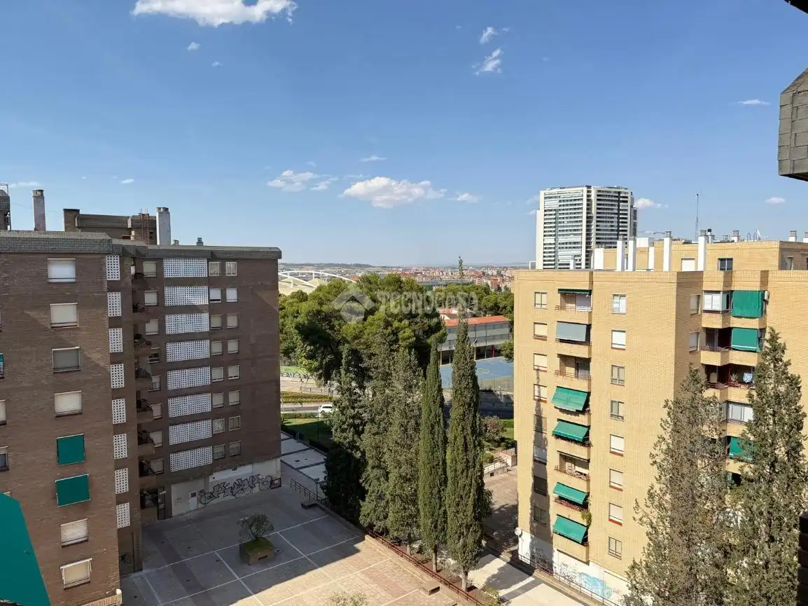 Vista exterior de Piso en venta en Zaragoza con Calefacción y Balcón
