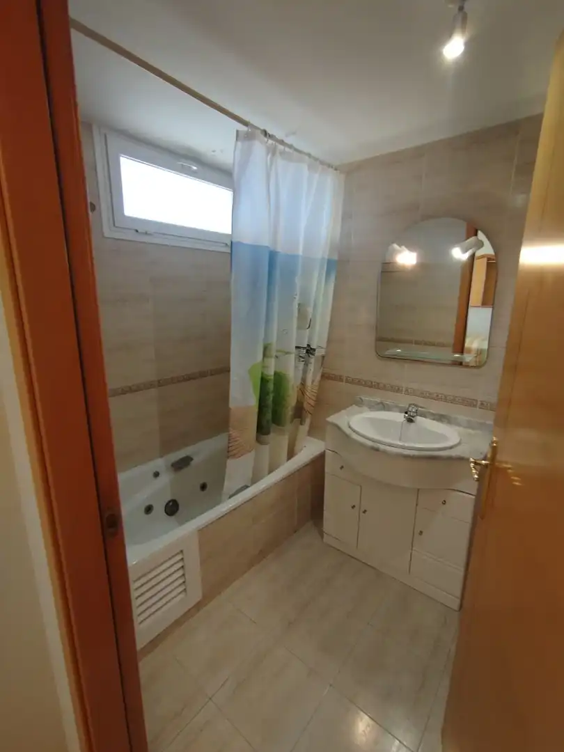 Baño de Piso en venta en Ávila con Calefacción, Terraza y Trastero