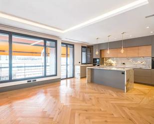 Cuina de Pis de lloguer en  Madrid Capital amb Aire condicionat, Calefacció i Traster