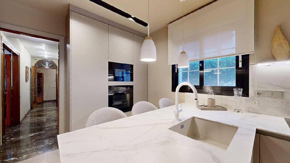 Cuina de Casa o xalet en venda en Barberà del Vallès amb Calefacció, Terrassa i Balcó