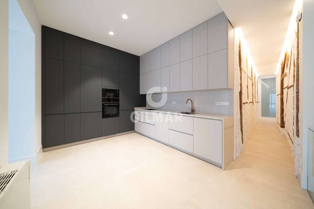 Piso en Venta en Universidad - Malasaña