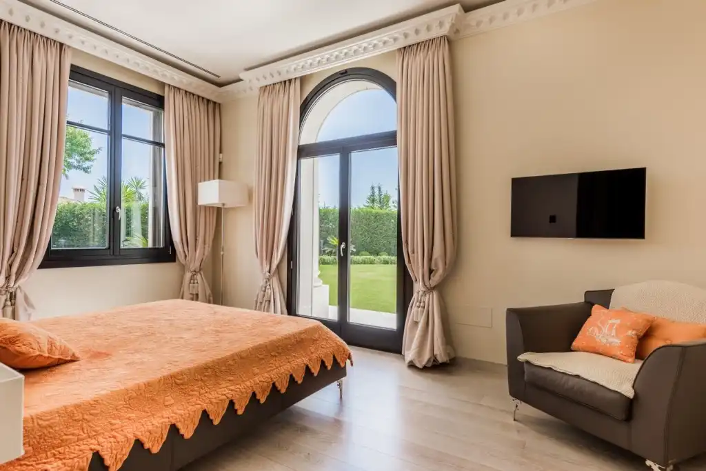 Chalet con piscina en venta en Milla de Oro, imagen 19