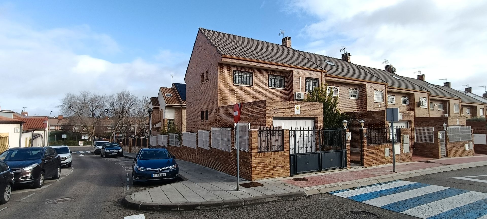 Vista exterior de Casa adosada en venta en Parla con Calefacción, Jardín privado y Terraza