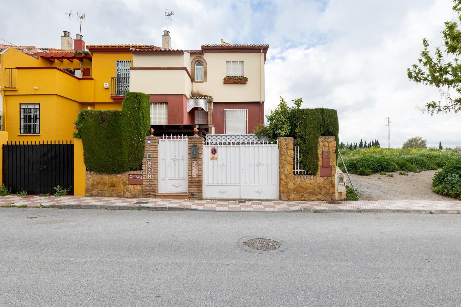 Vista exterior de Casa o xalet en venda en Pulianas amb Aire condicionat, Calefacció i Jardí privat