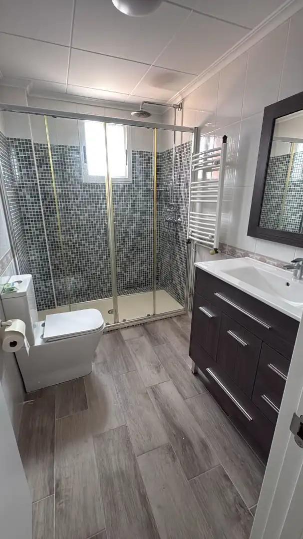 Baño de Piso de alquiler en Sueca con Aire acondicionado y Amueblado