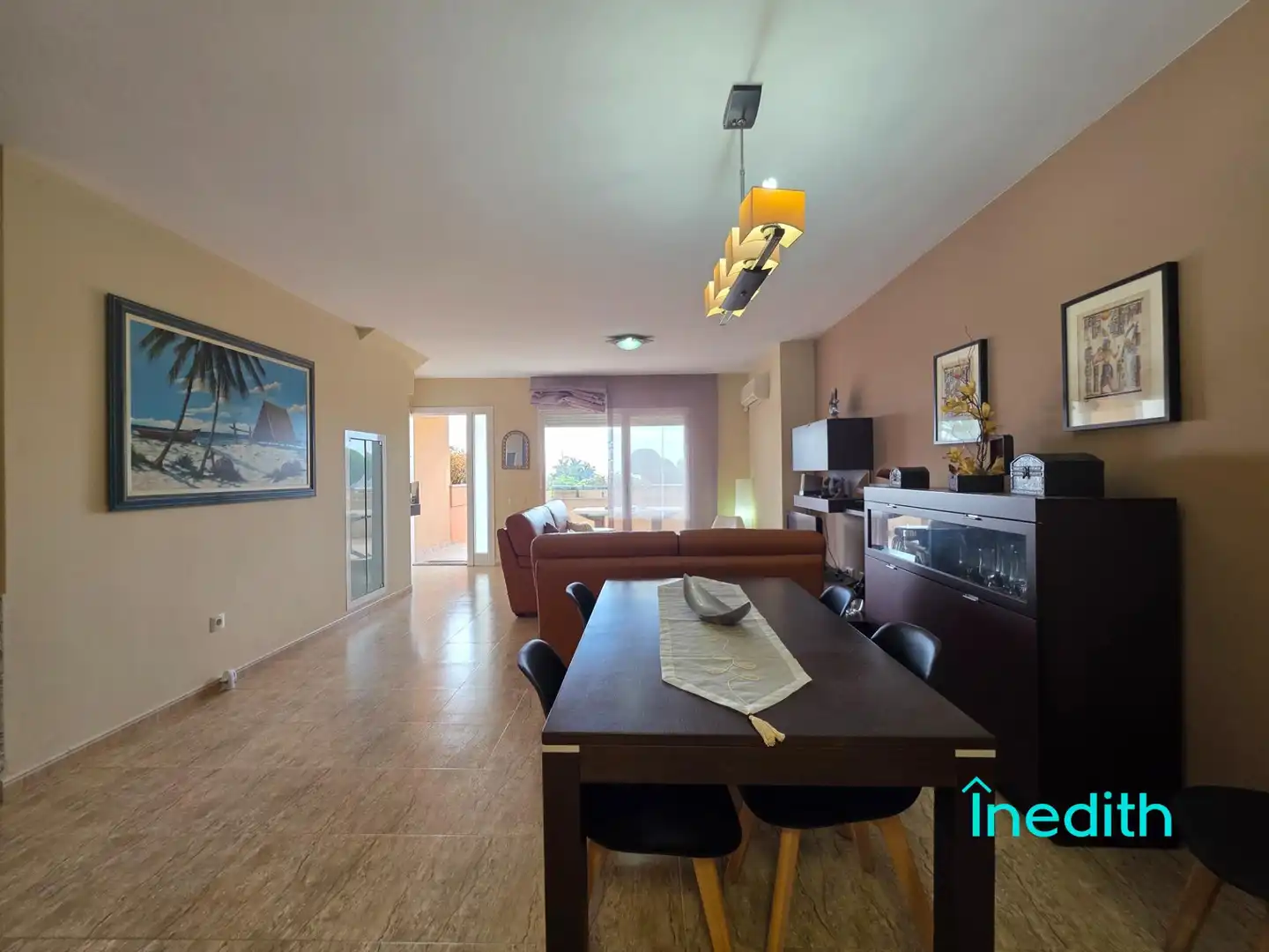 Sala d'estar de Casa adosada en venda en Cubelles amb Aire condicionat, Calefacció i Jardí privat