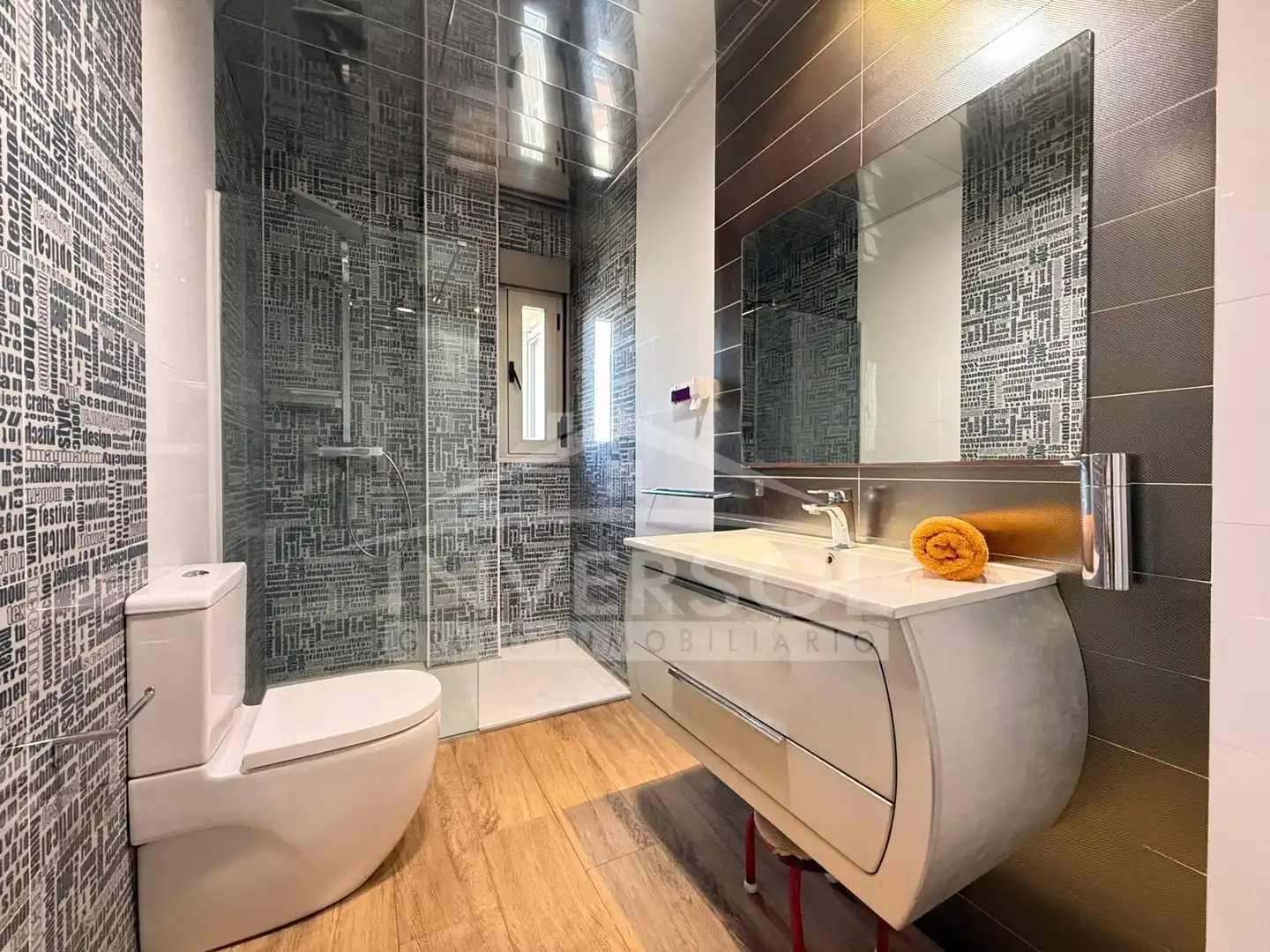 Bathroom of Flat for sale in Adra  with Air Conditioner, Heating and Furnished