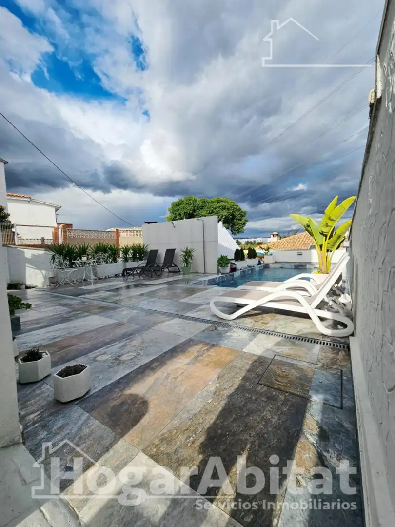 Piscina de Casa o xalet en venda en Almazora / Almassora amb Aire condicionat, Terrassa i Traster