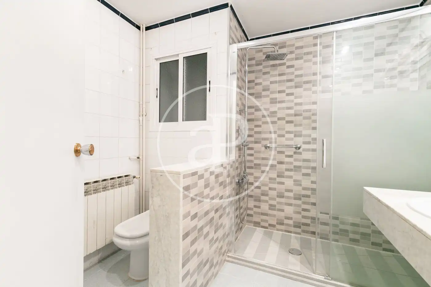 Baño de Piso de alquiler en Barcelona con Aire acondicionado, Calefacción y Terraza